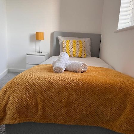 Superb Modern Flat In Northampton, Parking &Ev Apartment Ngoại thất bức ảnh