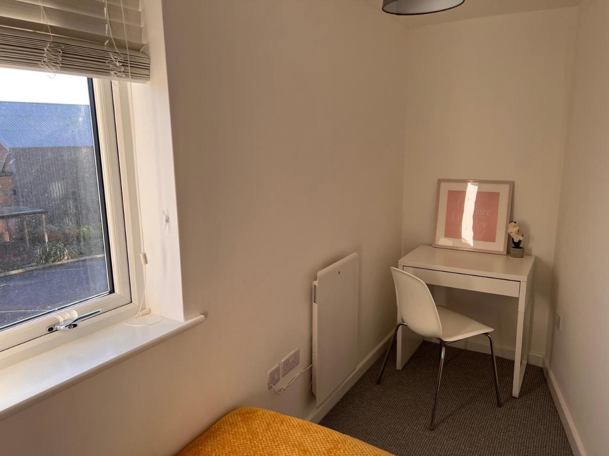 Superb Modern Flat In Northampton, Parking &Ev Apartment Ngoại thất bức ảnh