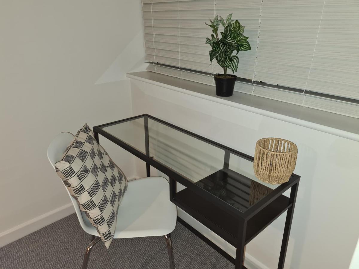Superb Modern Flat In Northampton, Parking &Ev Apartment Ngoại thất bức ảnh